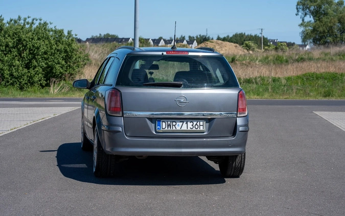 Opel Astra cena 9400 przebieg: 349000, rok produkcji 2006 z Iława małe 326